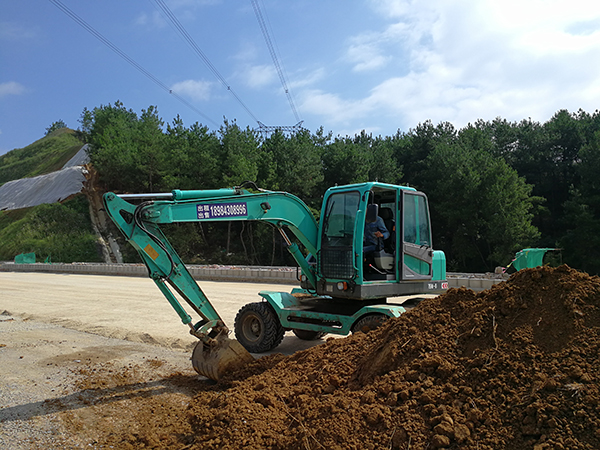 輪式挖掘機(ji)出租價格