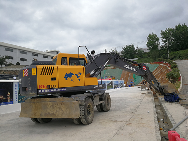 輪式挖(wa)掘機租賃公司電(dian)話